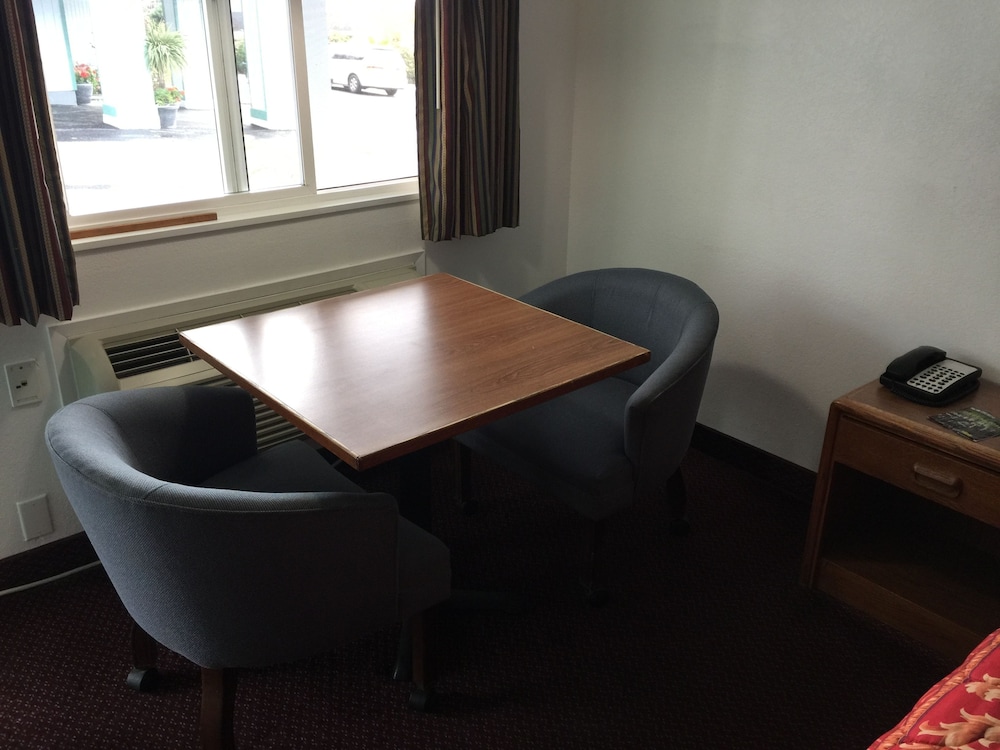 Westward Inn - photo 3