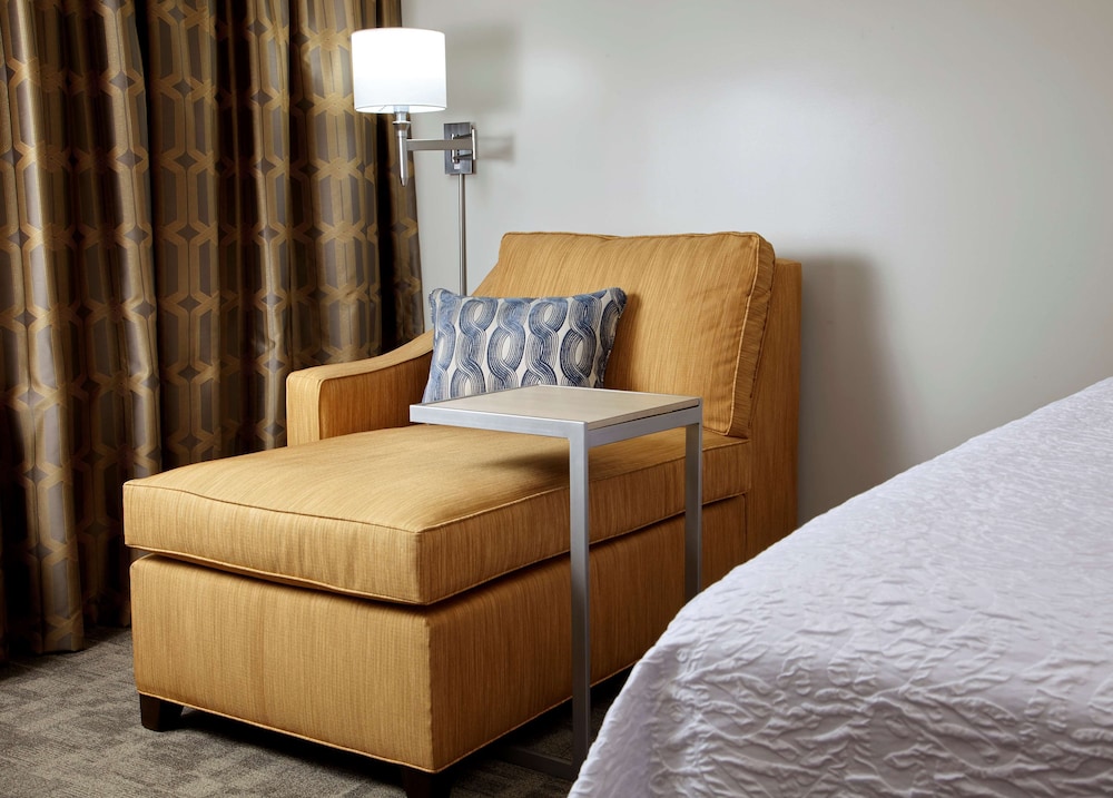 Hampton Inn & Suites Pittsburgh Airport South Settlers Ridge - photo 13