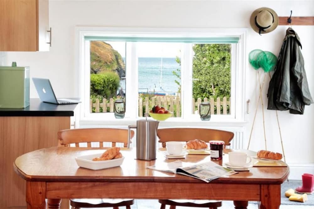 Green Door Rashleigh — 4-Star Luxury Hotel in Polzeath, United Kingdom