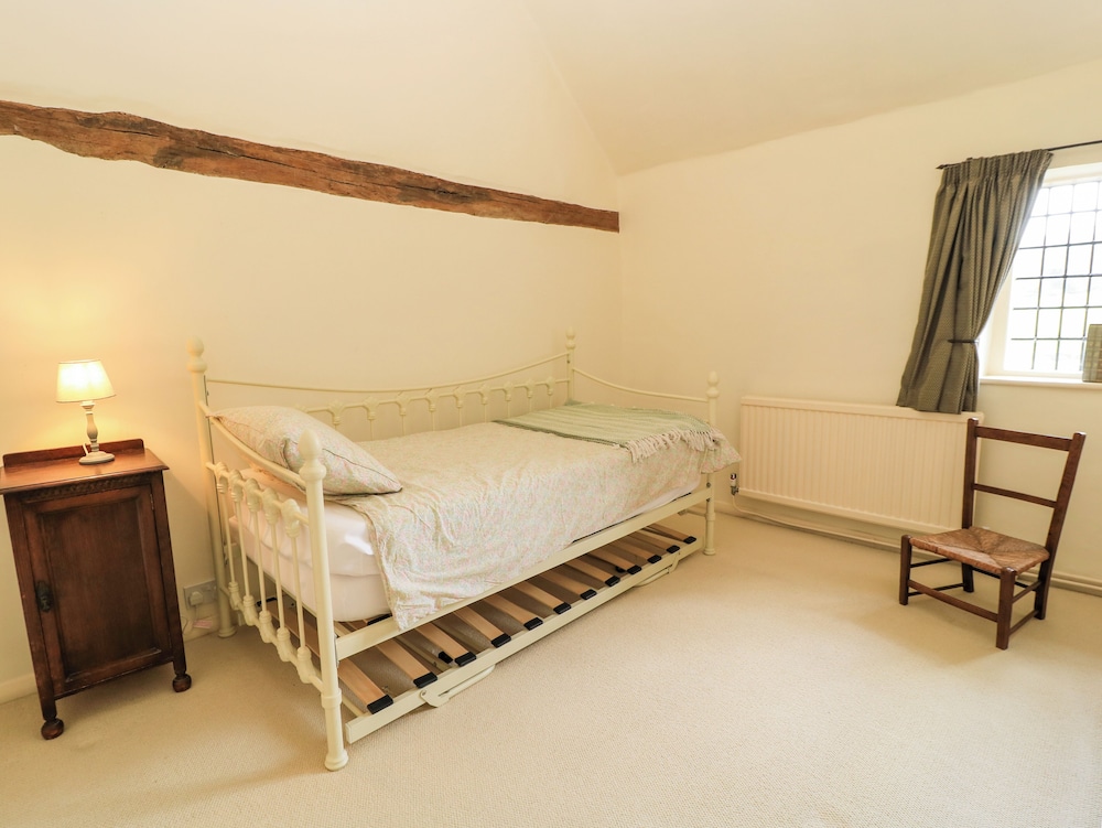 3 Malthouse Cottages — Alton — photo 5