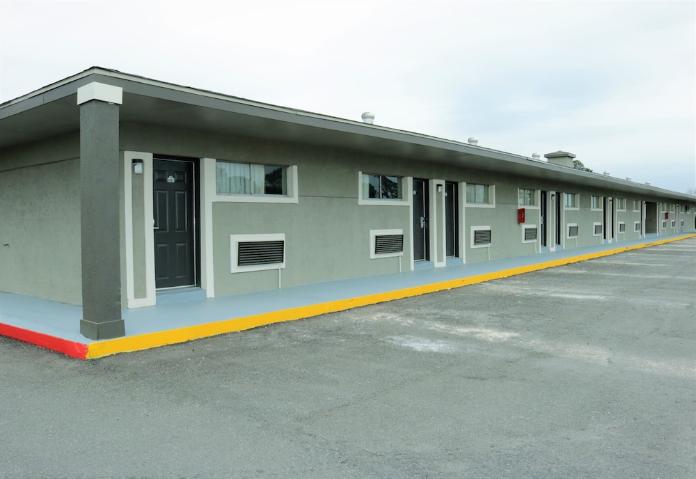Deluxe Inn Motel - photo 14