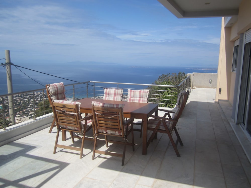 Viva B&B — 4-Star Luxury Hotel in Anavyssos, Greece