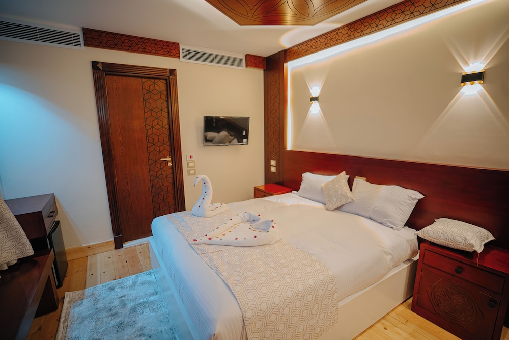 Azhar Dahabiya luxury suites — hotel in Isna