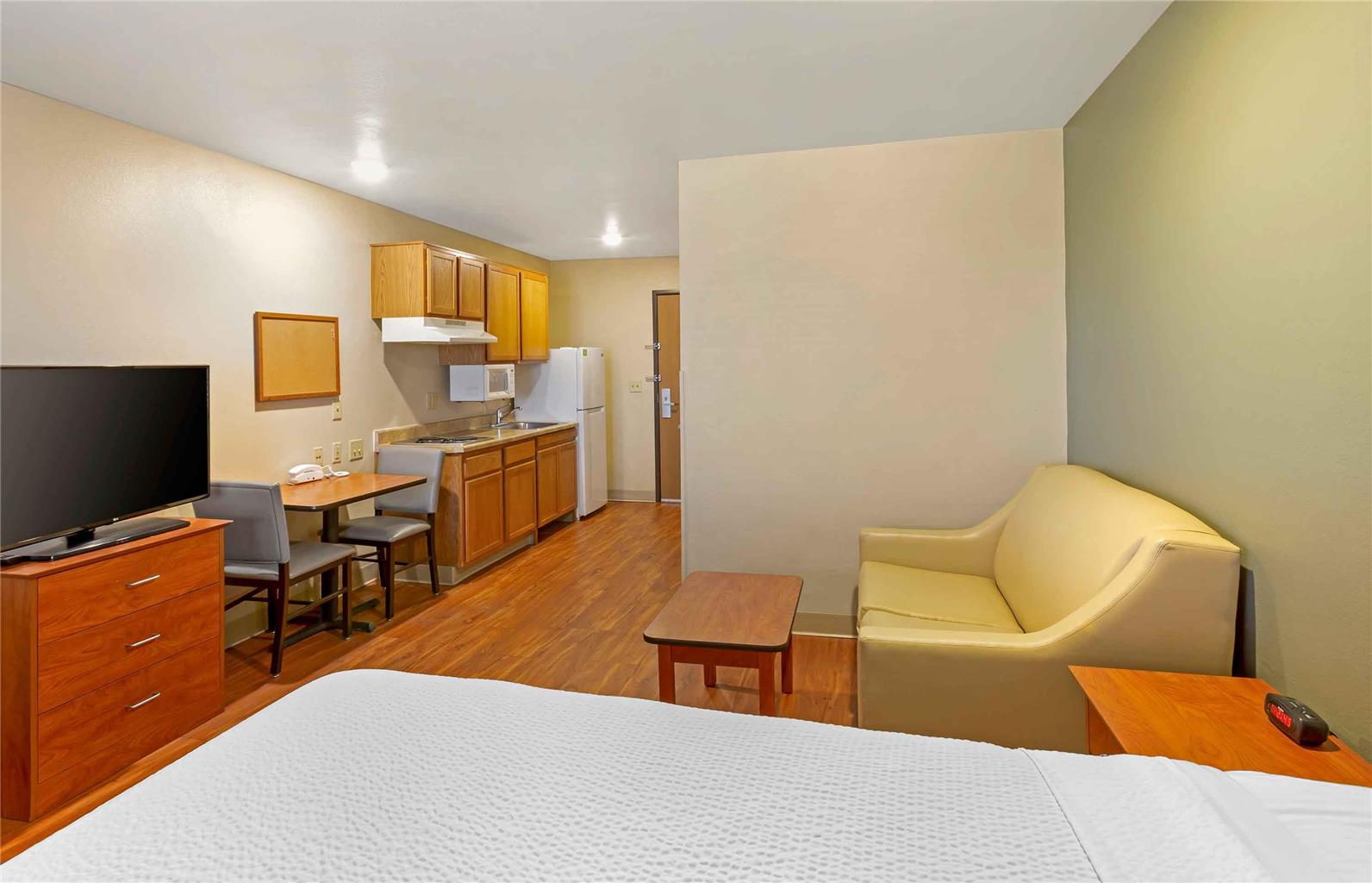Extended Stay America Select Suites Phoenix West - photo 38
