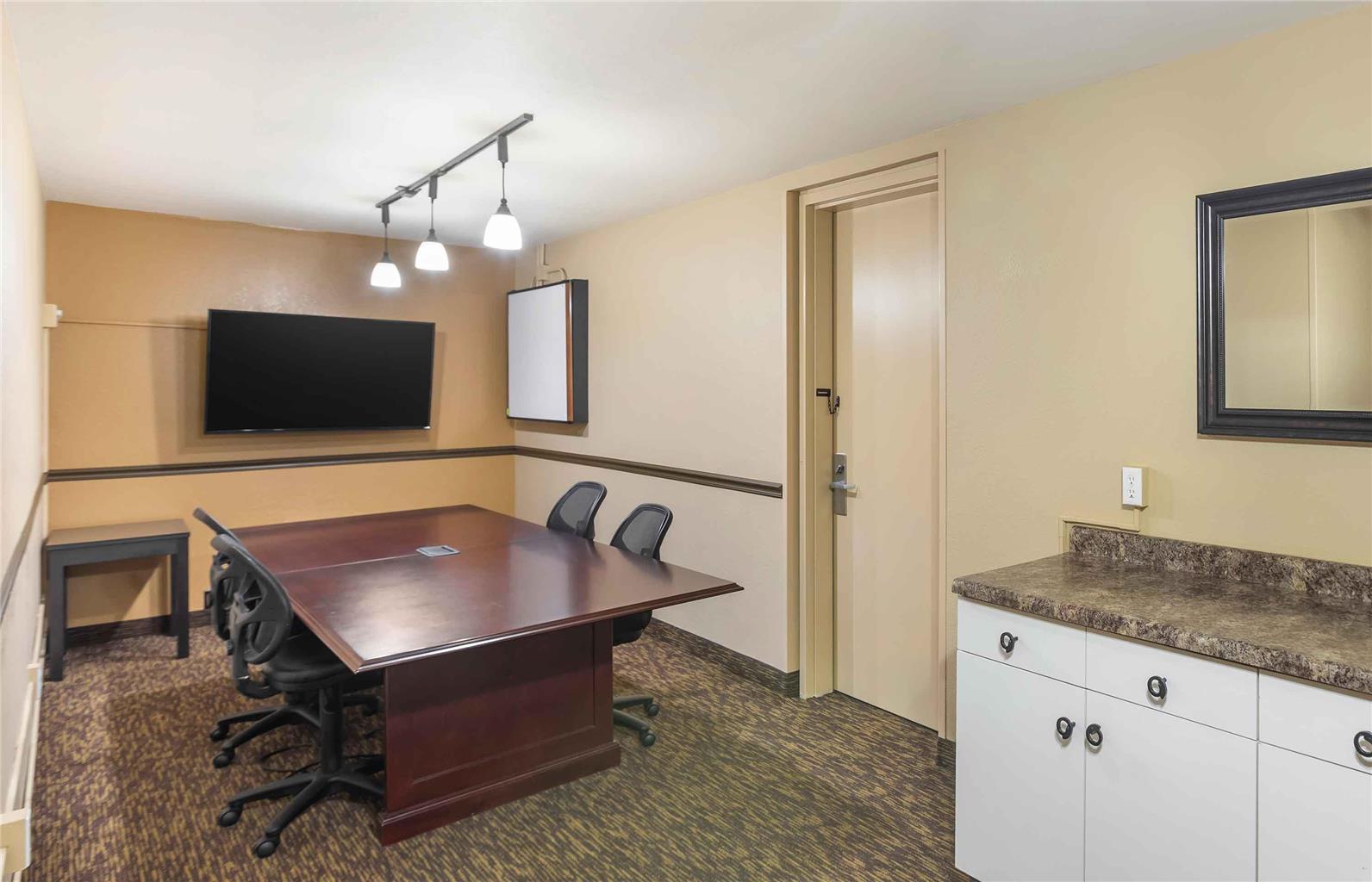 Extended Stay America Suites Milwaukee Brookfield - photo 40