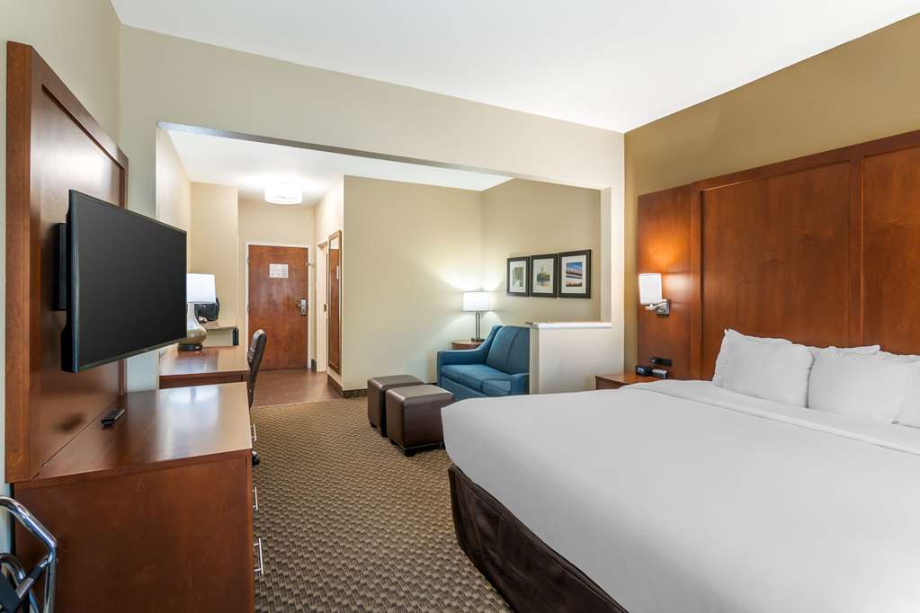 Comfort Suites Jefferson City - photo 54