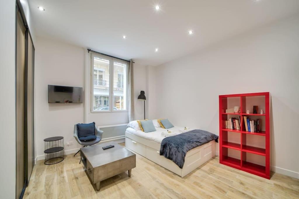 Parisconciergerie Studio Champs Elysees — 4-Star Luxury Hotel in Paris, France