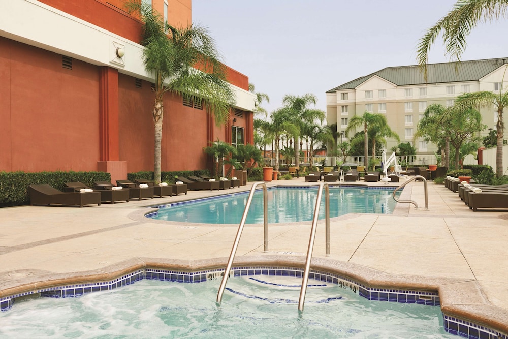Embassy Suites by Hilton Anaheim South - photo 47
