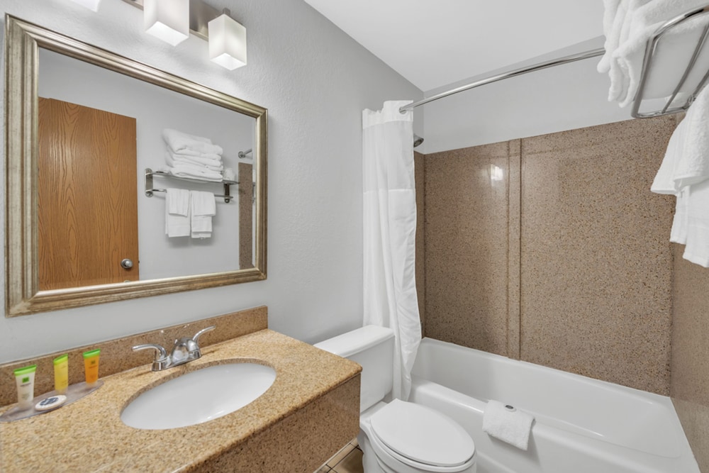 City Center Inn by OYO I 64 Newport News - photo 23