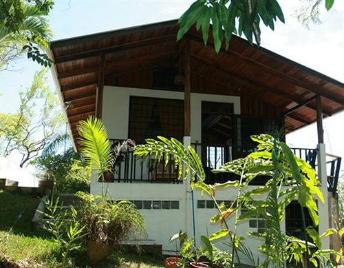 Les Trilles - carbon neutral hotel in Serignan