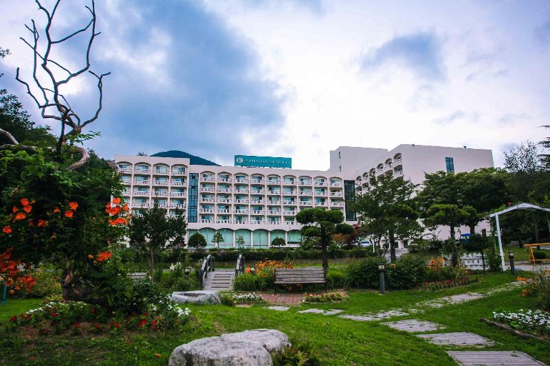 Hanwha Resort Baegam Hot Springs — hotel in Busan