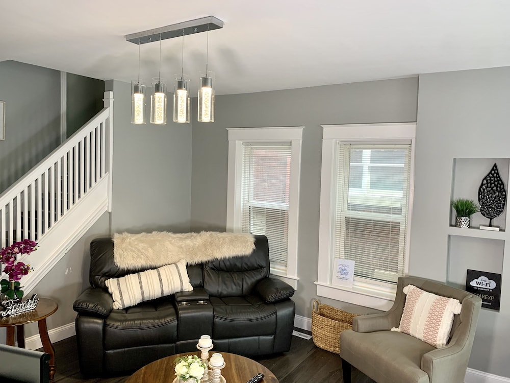 The Wheel of Fortune Duplex 8BR Parking - photo 27