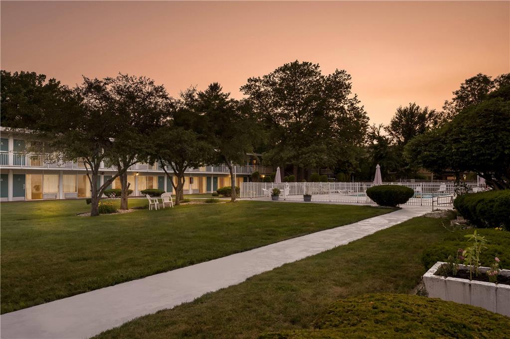 Howard Johnson by Wyndham Albany - photo 11