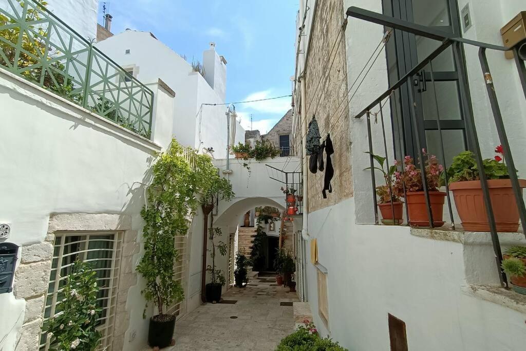 Sull’arco della Gnostra in Noci, Italy