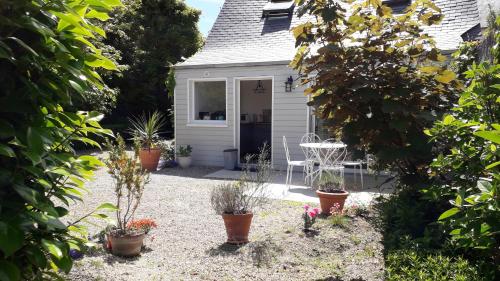 Gîte Le Jardind'Eneour spots de surf plages et randonnées — hotel in Ploneour-Lanvern