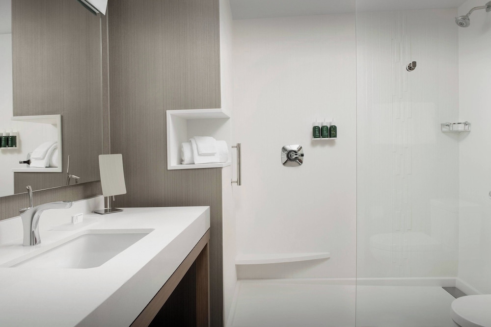 Courtyard by Marriott Portland East - photo 18