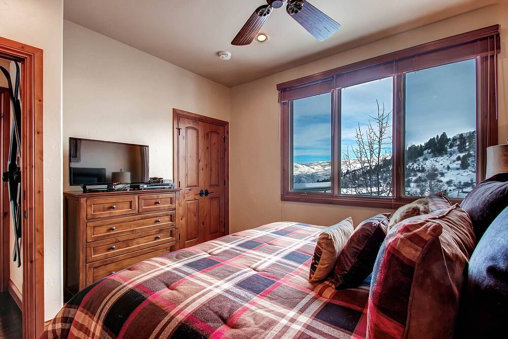 Highlands Slopeside by East West Hospitality - photo 41