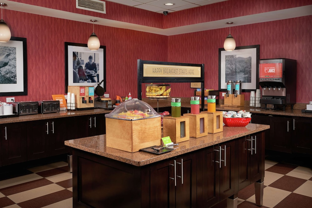Hampton Inn Niagara Falls - photo 18