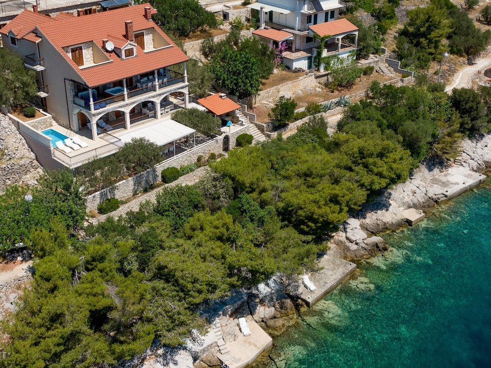 Villa Amfora Korcula Six bedroom villa with amazing view — 4-Star Luxury Hotel in Blato, Croatia