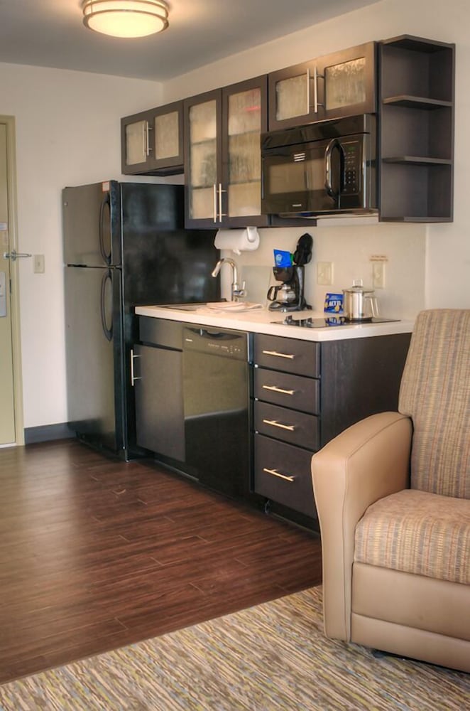Candlewood Suites Sioux City Southern Hills by IHG - photo 17