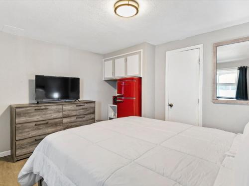 Charming Retro Property #3