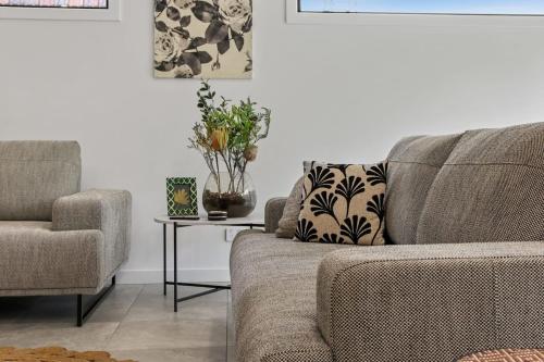 Storey Time I 2BR Townhouse for Melbourne Travel — 4-Star Luxury Hotel in Melbourne, Australia