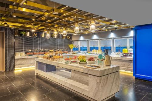 Atour Hotel Xi'an Daming Palace — 4-Star Luxury Hotel in Xi'an, People's Republic of China