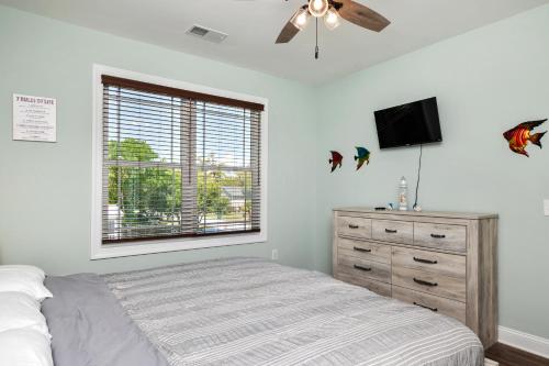 Pawsitively Paradise by Oak Island Accommodations - photo 37