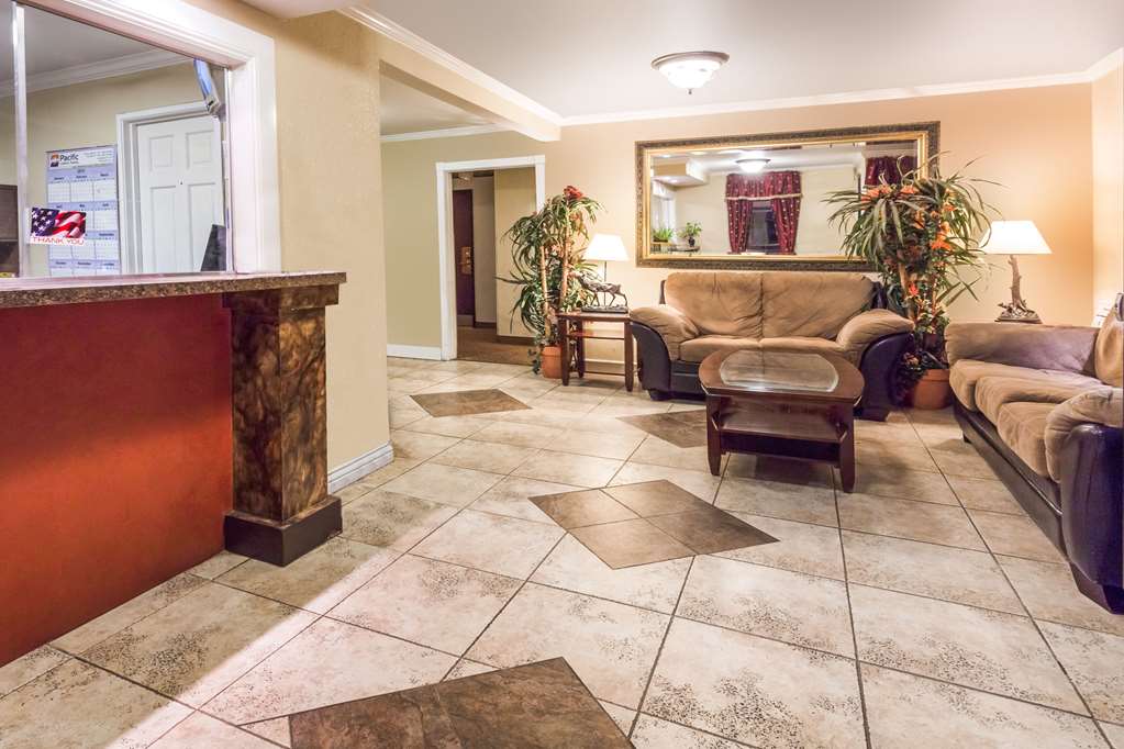 Super 8 by Wyndham Colorado Springs Chestnut Street - photo 3