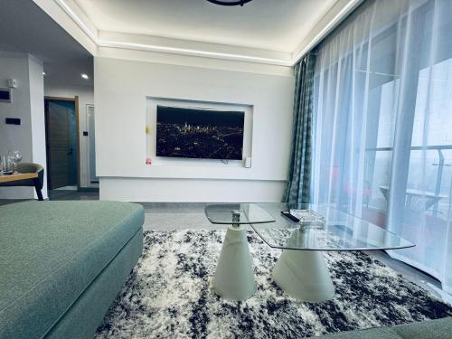 Sky High 1BR Luxury Luxe