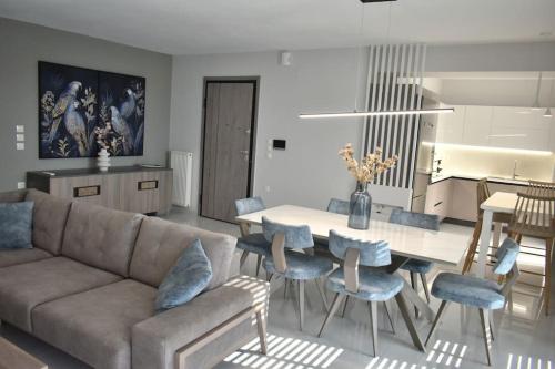 Modern Luxury Suite — 4-Star Luxury Hotel in Karditsa, Greece