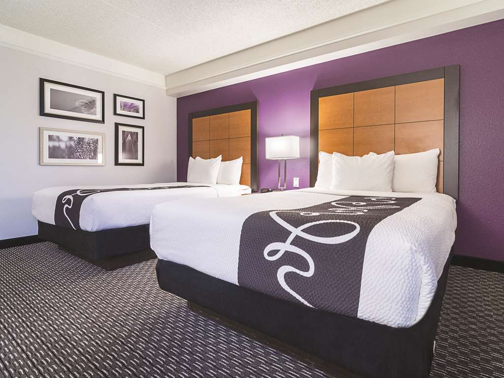 La Quinta Inn & Suites by Wyndham Phoenix Mesa West - photo 17