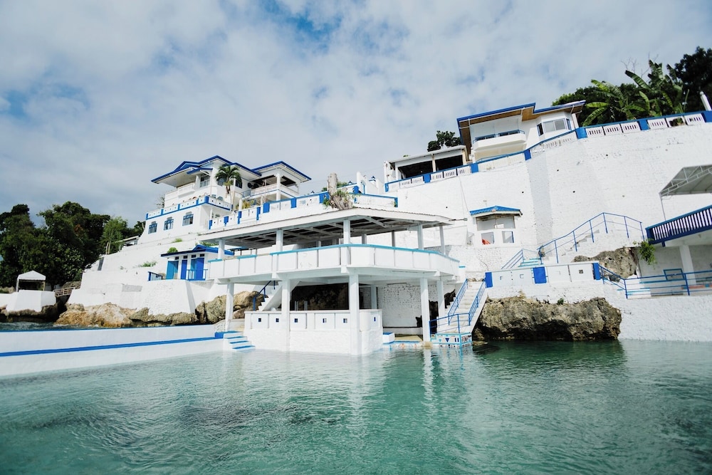 Rockwalled Adventure Resort by Hiverooms — hotel in Dalaguete