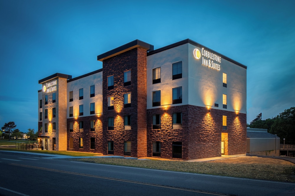Cobblestone Inn & Suites Fairfield Bay - photo 35