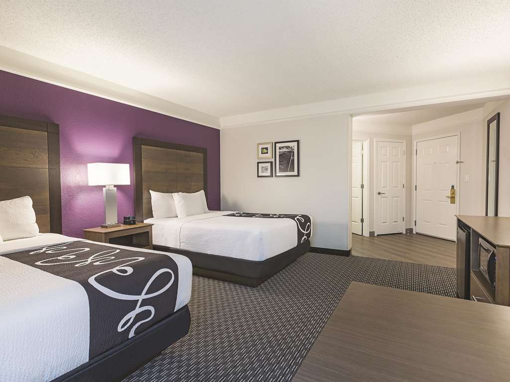 La Quinta Inn & Suites by Wyndham Dallas Plano West - photo 14