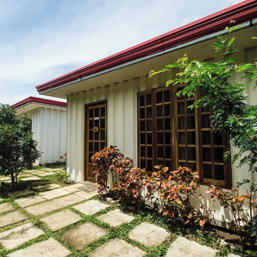 Queens English Garden & Strawberry Farm in Alfonso, Philippines