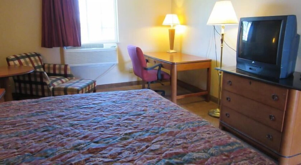 Bella Vista Inn and Suites - photo 12