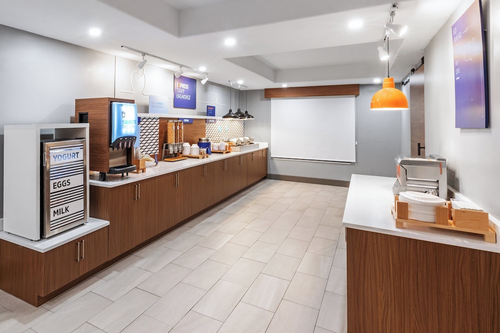 Holiday Inn Express and Suites Henderson by IHG - photo 49