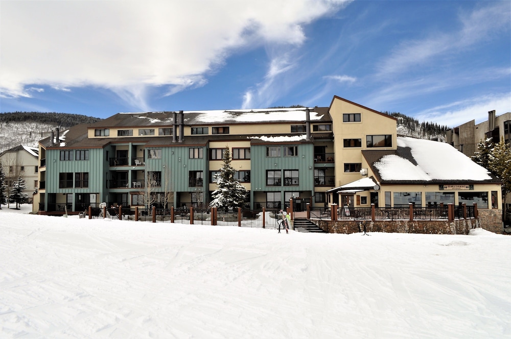 Fox Pine Lodge Hotel Room 2 in Frisco, United States