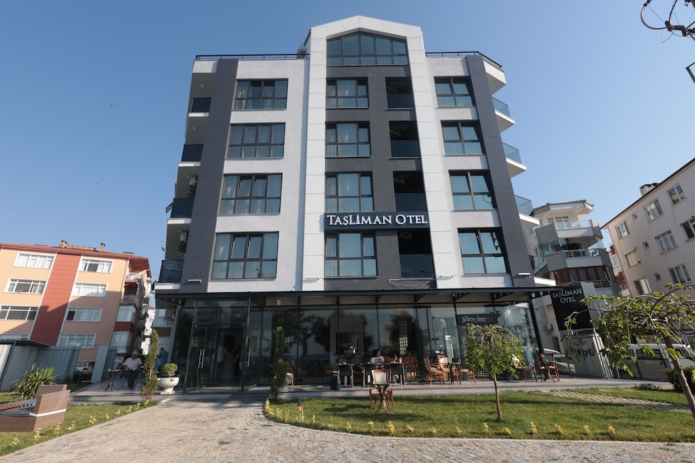 Tasliman Otel in Cinarcik, Turkey