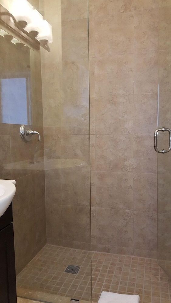 Le Cabanon Motel - photo 51