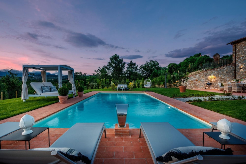 Villa Flora in Montecarlo — 4-Star Luxury Hotel in Montecarlo, Italy