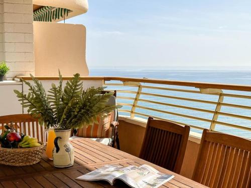 Apto Tobago Vistas Y Urbanizacia3n De Ensuea O — El Campello