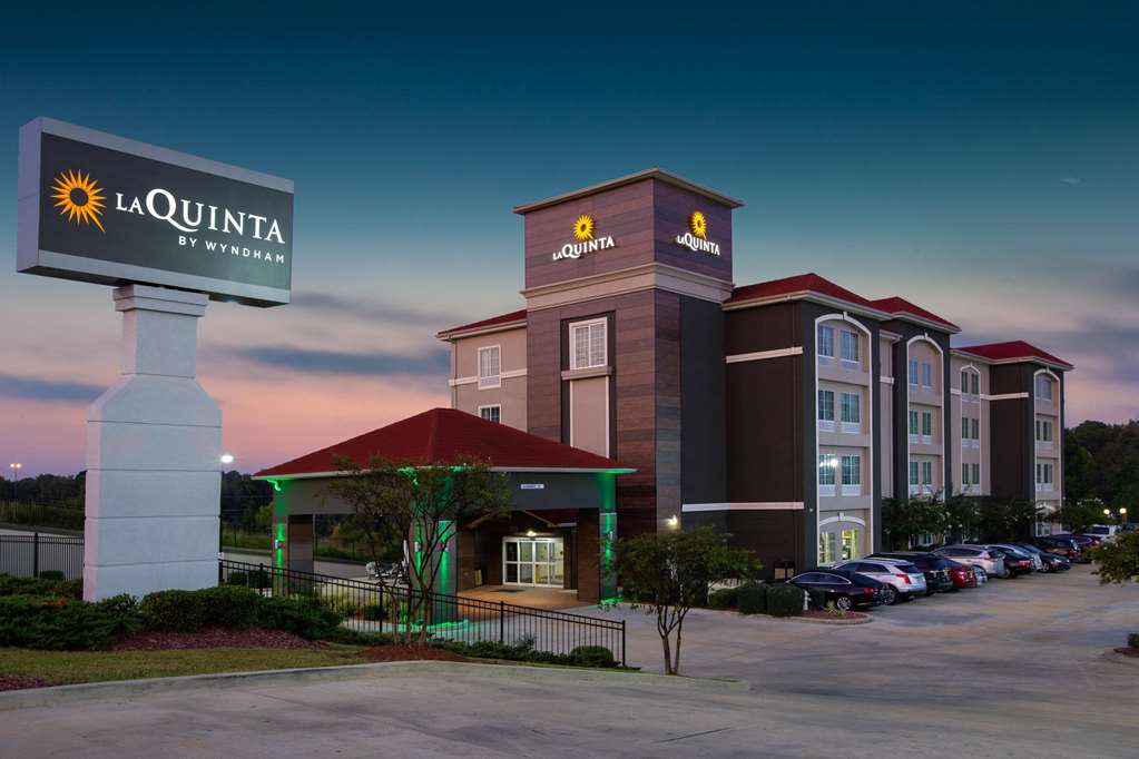 La Quinta Inn & Suites by Wyndham Tupelo - photo 3