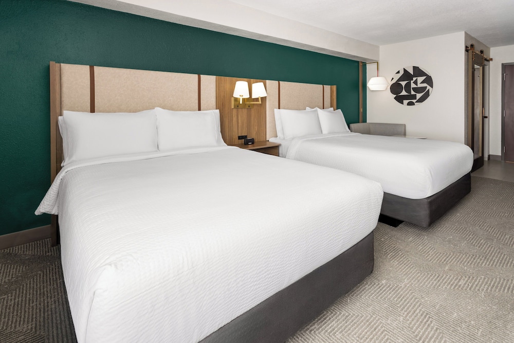 Holiday Inn & Suites Columbia NE Ft Jackson Area by IHG - photo 15