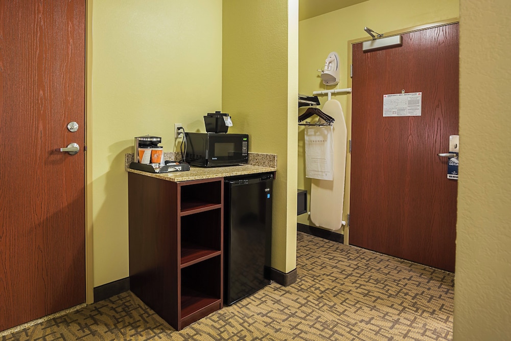 Cobblestone Inn & Suites Altamont - photo 20
