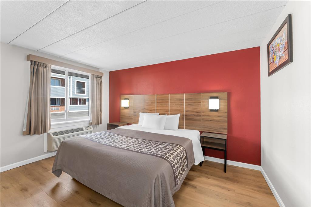 Econo Lodge Cranston Providence - photo 13