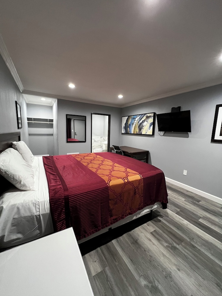 Aqua Inn Motel - photo 12