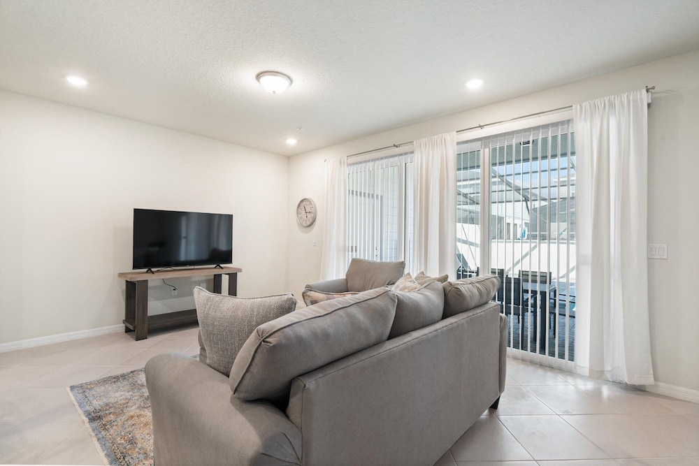 1228 Blue Island in Clermont, United States