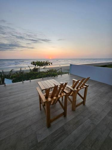 Ola dorada de Canoa in Unknown City, Ecuador